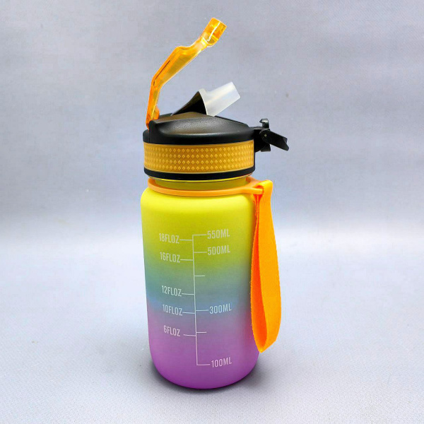 Бутылка для воды 550 мл. с клапаном и разметкой / Двухцветная бутылка для воды и других напитков